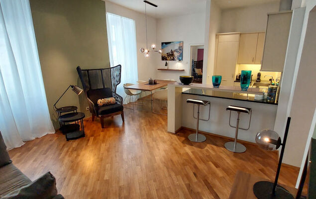 Inner City - Photo 1